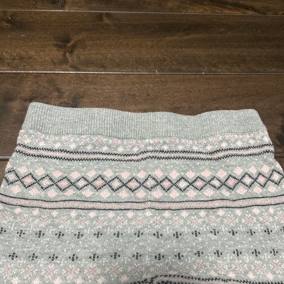 5/$25 Girls 4T Sweater leggings - Picture 3 of 3